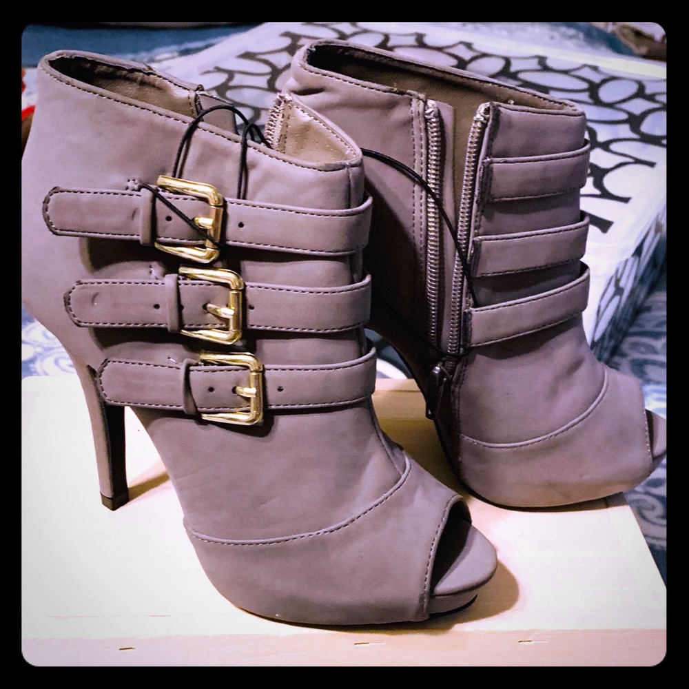 ‼️SALE ‼️Dollhouse open toed ankle booties  NWOT